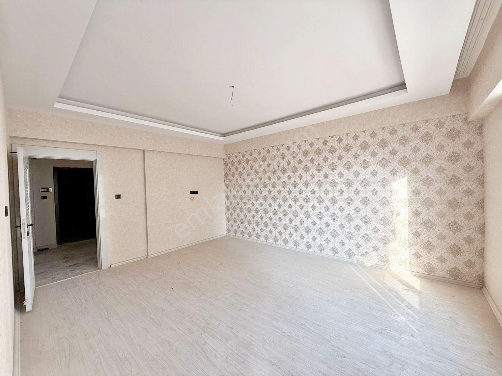 Beylerbeyin'de Açık Çephe Ferah Ara Kat Sıfır! Lüx 2.5+1 Daire - Görsel 12