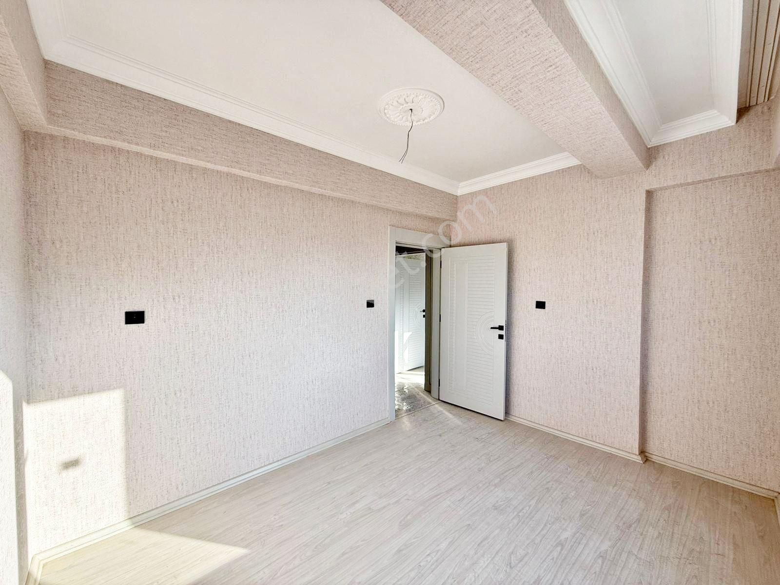 Beylerbeyin'de Açık Çephe Ferah Ara Kat Sıfır! Lüx 2.5+1 Daire - Görsel 14