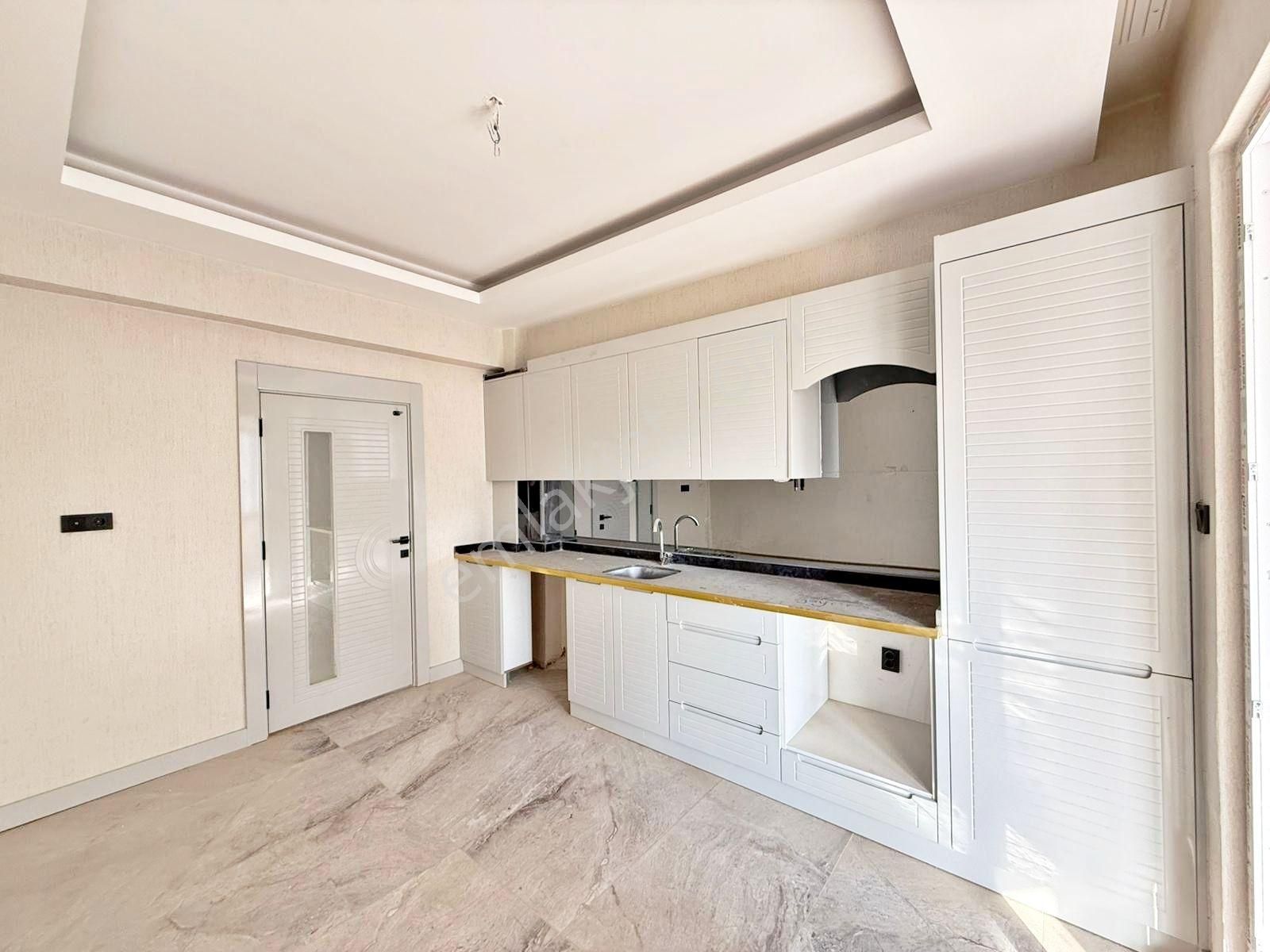 Beylerbeyin'de Açık Çephe Ferah Ara Kat Sıfır! Lüx 2.5+1 Daire - Görsel 2