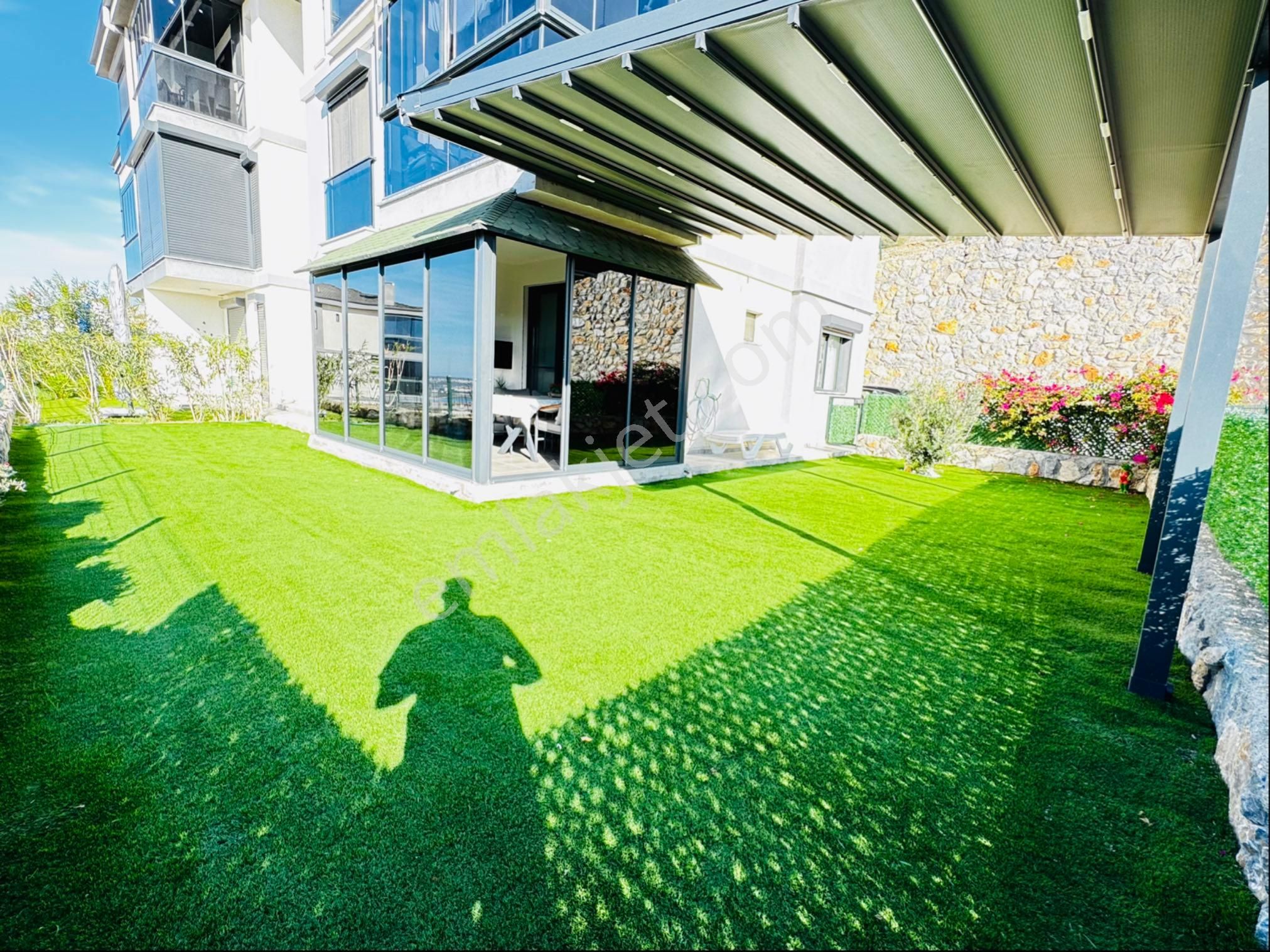 Akbük’te Köşe Bahçe Katı 2+1 – Havuz & Deniz Manzaralı – Eşyalı Satılık - Görsel 9