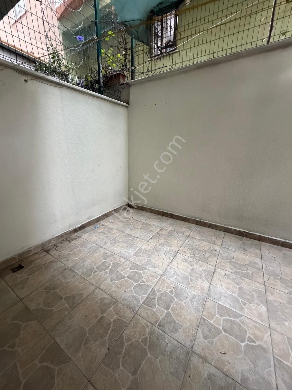 Sultaniye Mahallesinde 1+1 Kiralık Daire - Görsel 12