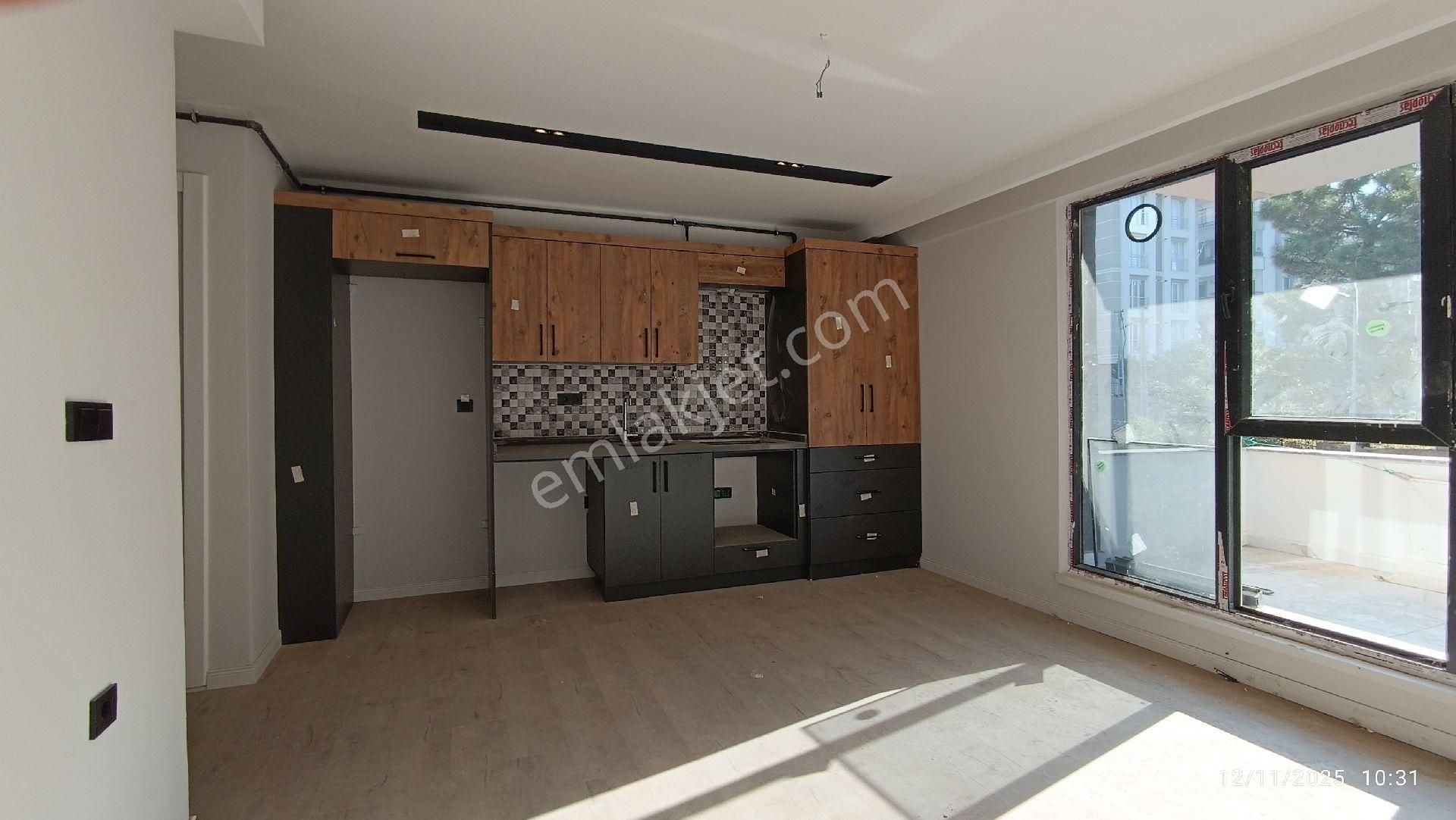 Truvadan Körfezde Mükemmel Konumda Satılık İskanlı Geniş 1+1