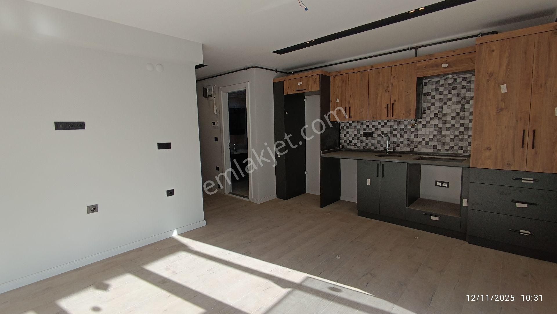 Truvadan Körfezde Mükemmel Konumda Satılık İskanlı Geniş 1+1 - Görsel 8