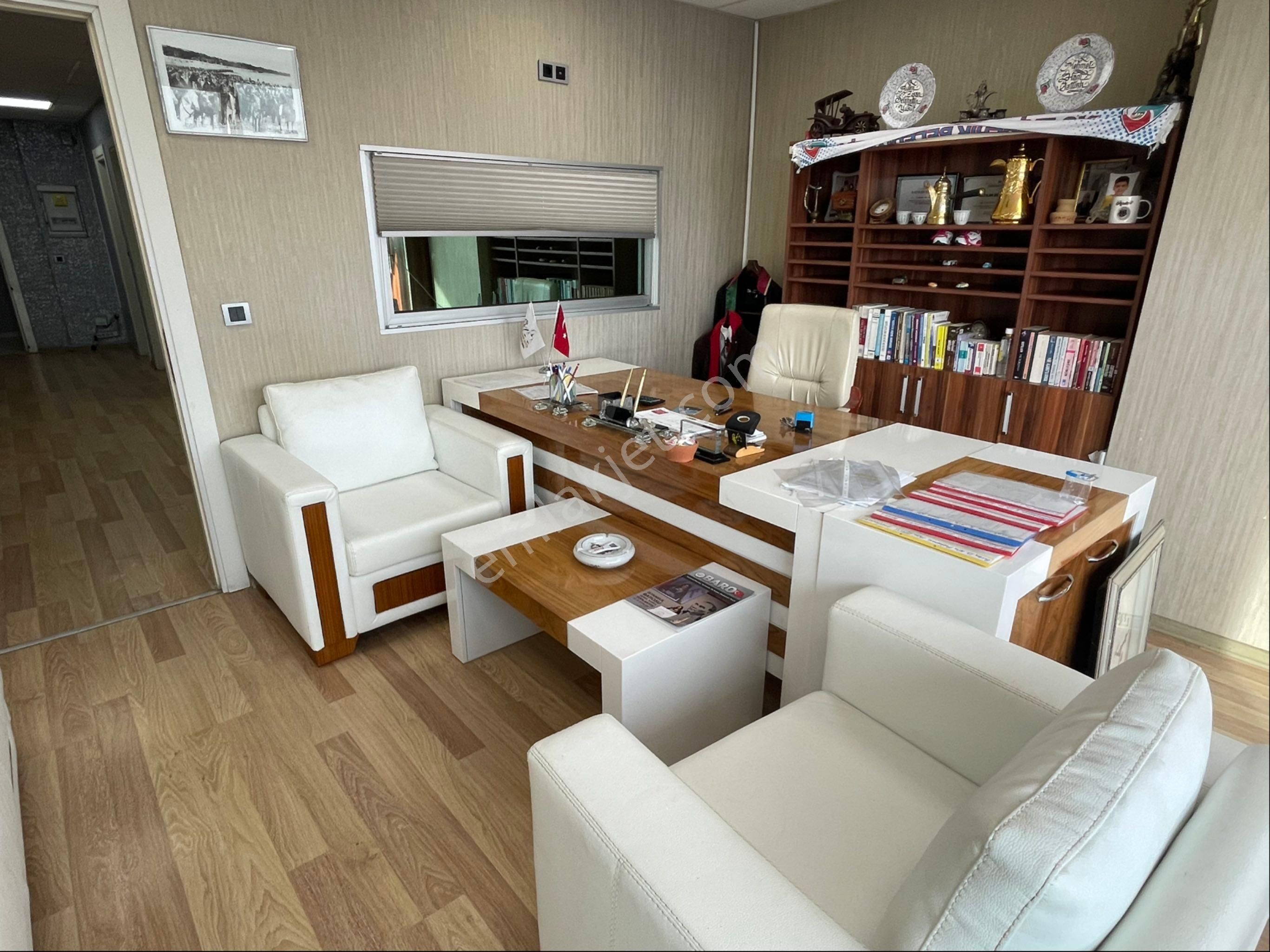 Esenyurt Meydanı Eskule Avmde Satılık Eşyalı Ofis(sahibinden)