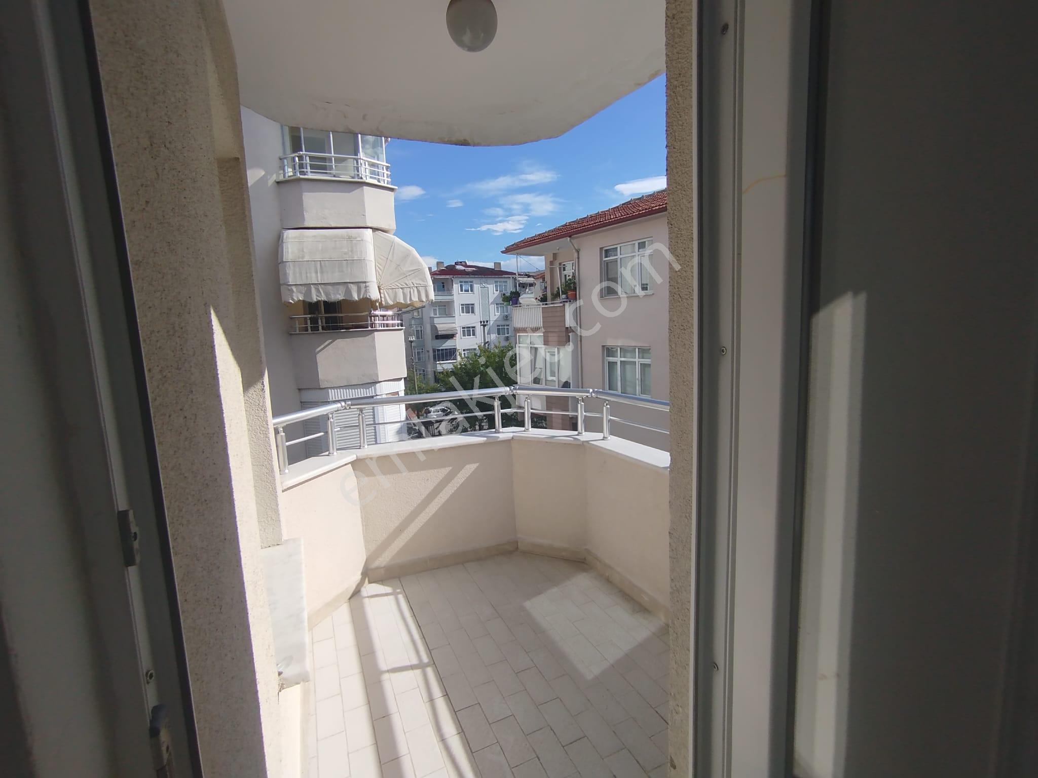 Remax Natural Değirmendere'de Merkezi Konumda 3+1 Kiralık Daire - Görsel 15