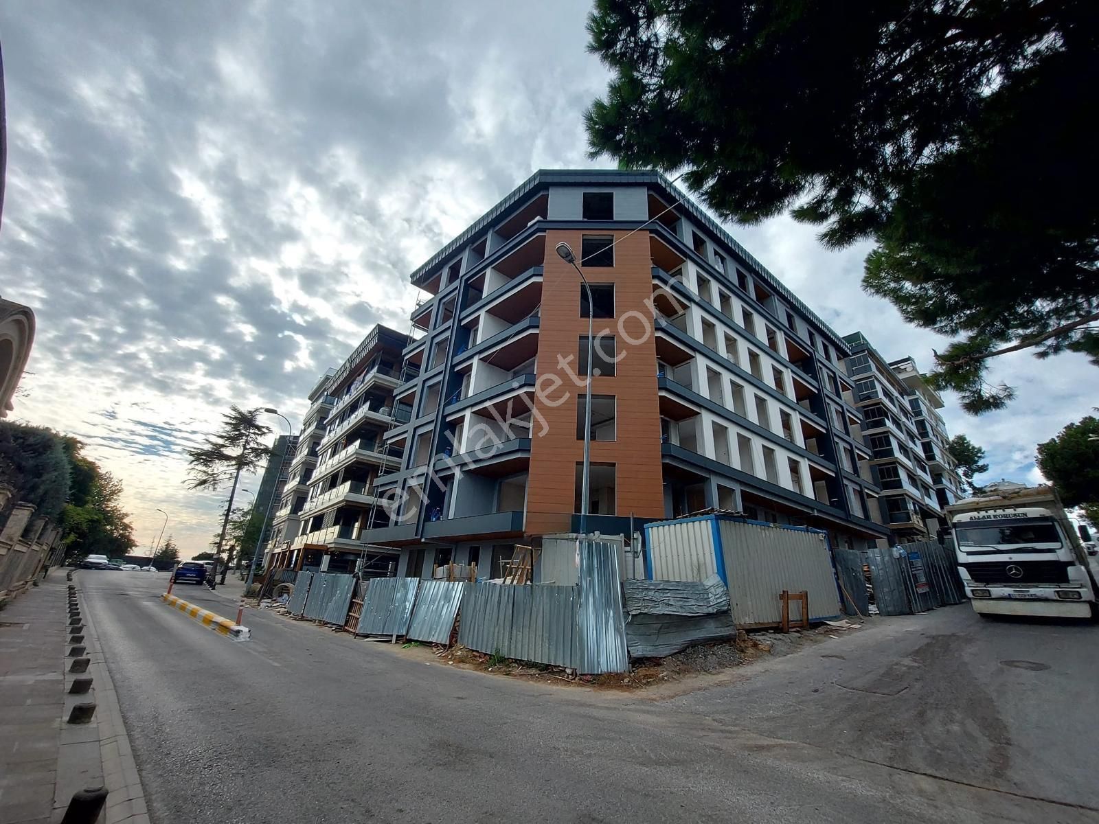 Pendik Batı Mah Sahil Boyu 1.sırada Dubleks Teraslı 3+1 Satılık