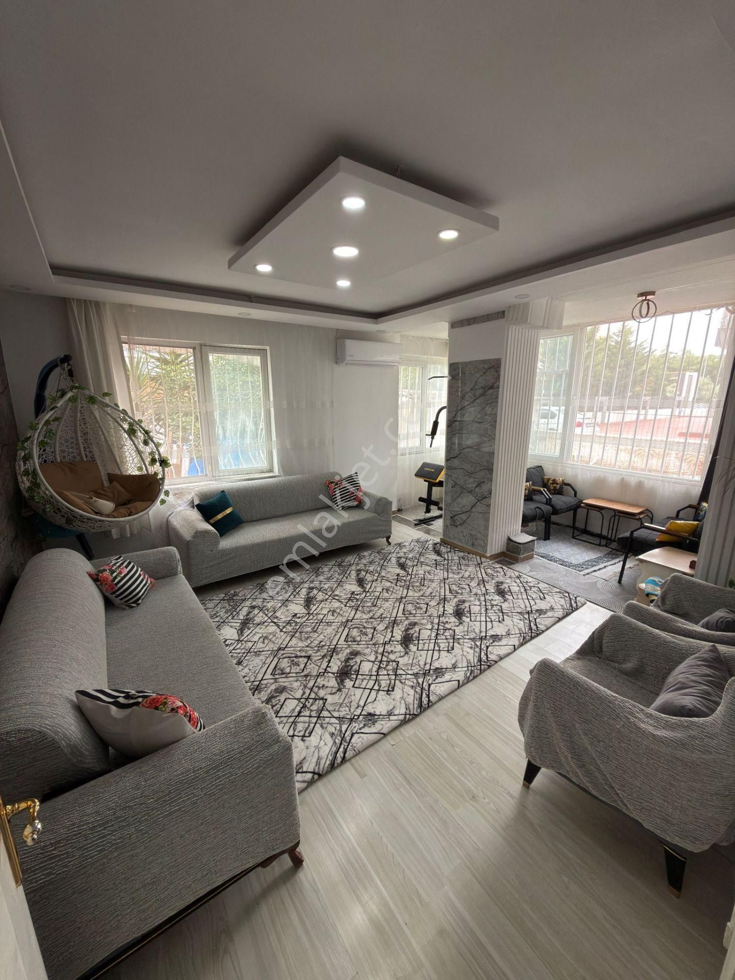 Aydoğmuş Mahallesinde 2+1 Merkezi Konumda Yüksek Giriş