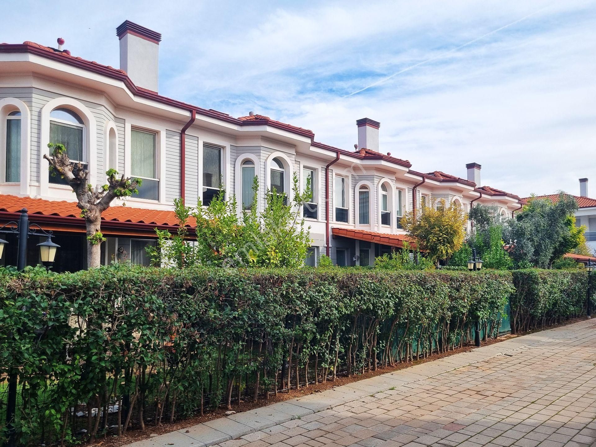 Gökhan Üçgün'den Panorama Villaları'nda Dubleks Rowhouse Villa