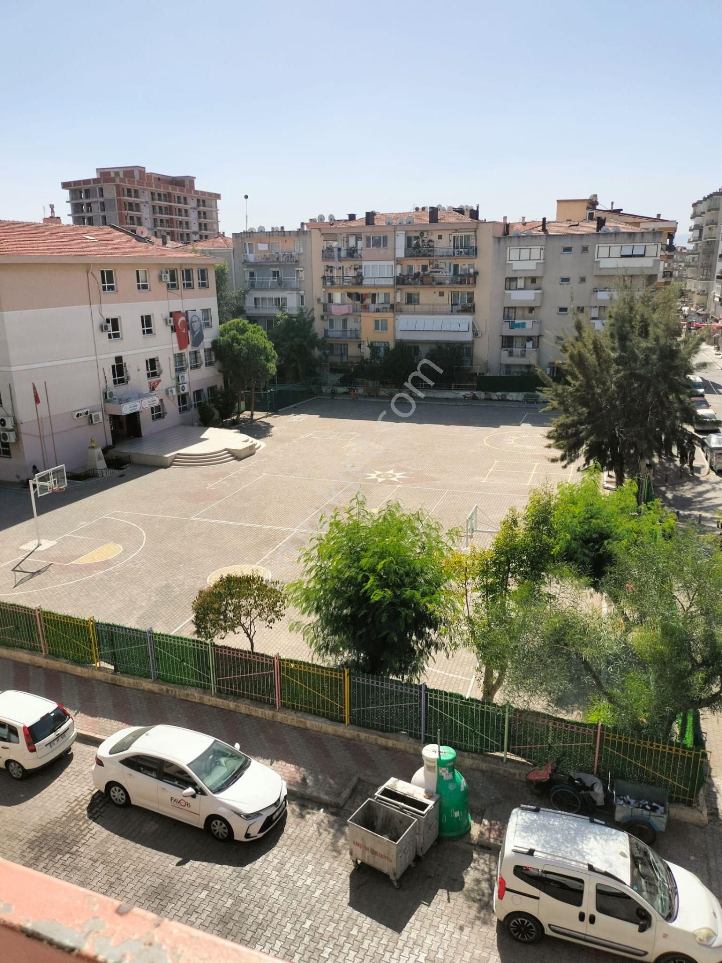 Kate Gayrimenkulden Dedebaşı Karşıyakada 3+1 Daire Kiralıktır