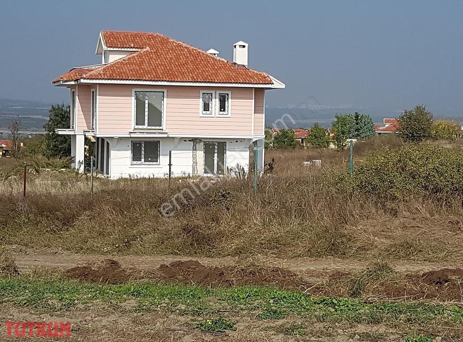 Göl Manzaralı 251m Yatırımlık Arsa Tapulu - Görsel 3