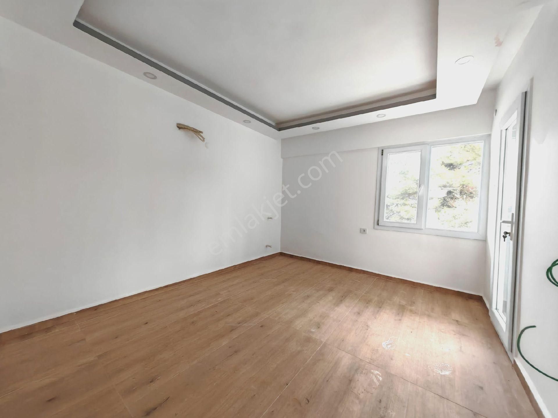 Kuşadası Soğucakta Deniz Manzaralı Havuzlu Sitede Bakımlı 4+1 Triplex Villa - Görsel 15