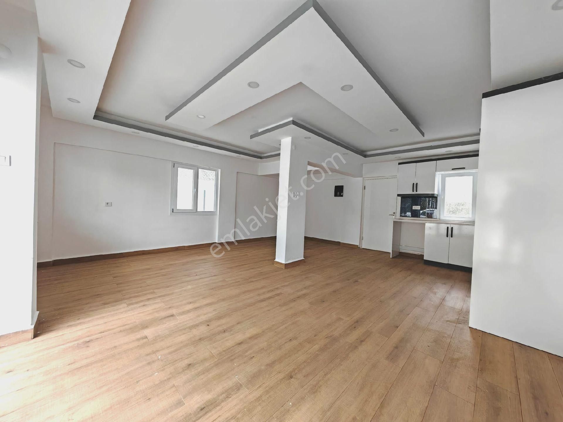 Kuşadası Soğucakta Deniz Manzaralı Havuzlu Sitede Bakımlı 4+1 Triplex Villa - Görsel 9