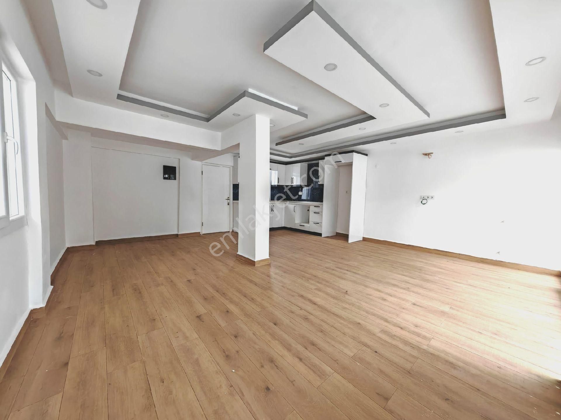 Kuşadası Soğucakta Deniz Manzaralı Havuzlu Sitede Bakımlı 4+1 Triplex Villa - Görsel 8