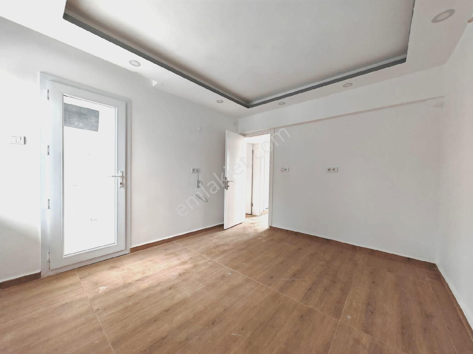 Kuşadası Soğucakta Deniz Manzaralı Havuzlu Sitede Bakımlı 4+1 Triplex Villa - Görsel 14