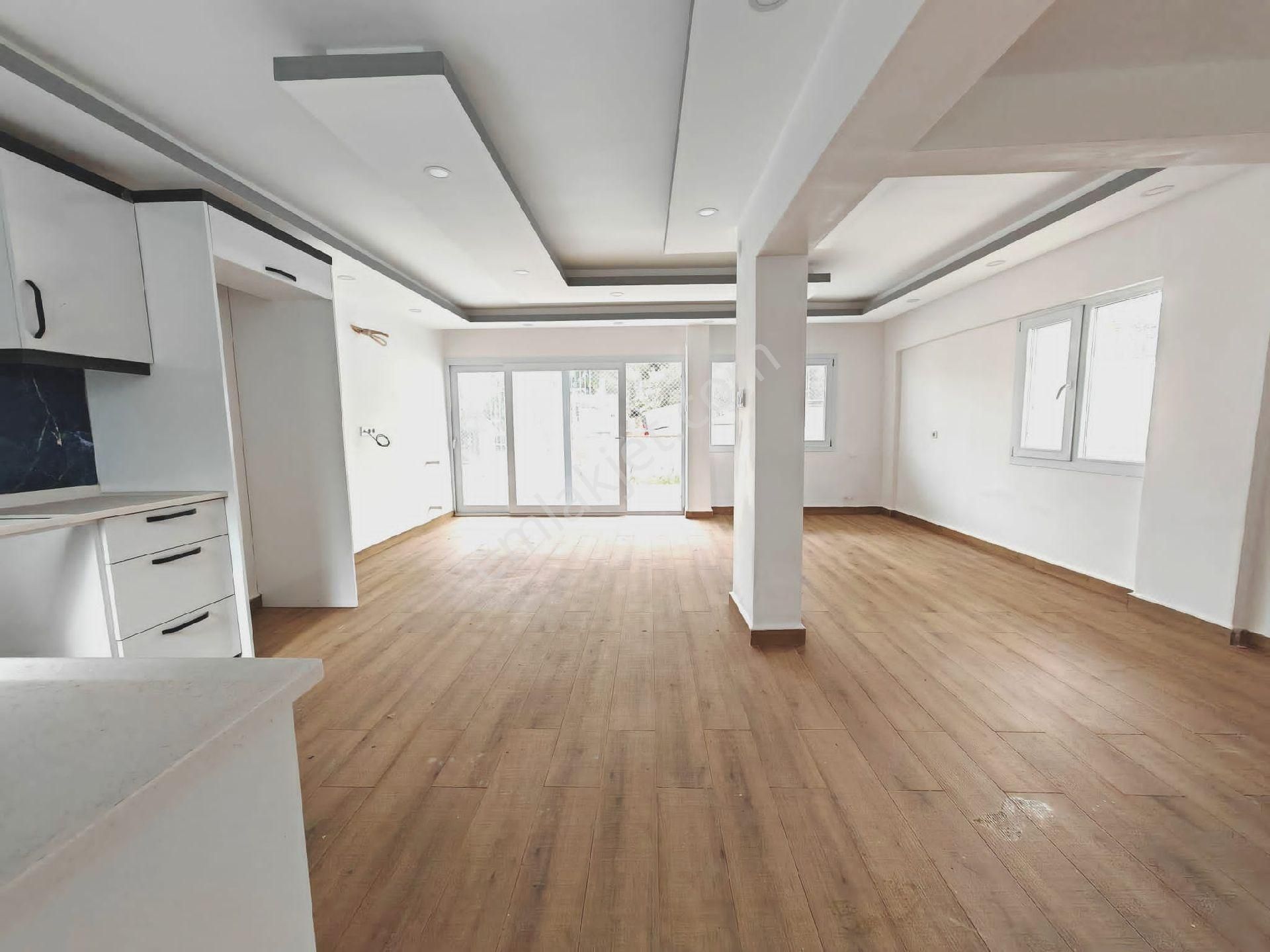 Kuşadası Soğucakta Deniz Manzaralı Havuzlu Sitede Bakımlı 4+1 Triplex Villa - Görsel 11