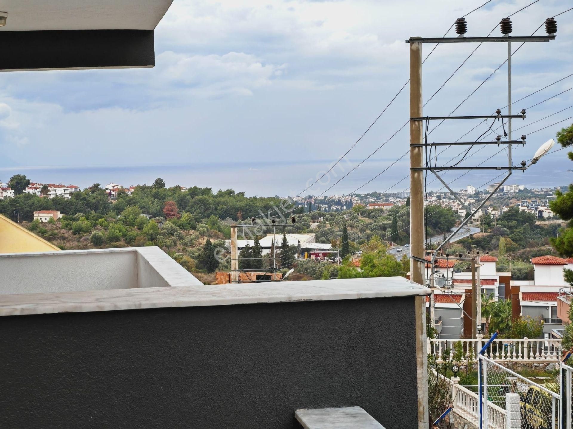 Kuşadası Soğucakta Deniz Manzaralı Havuzlu Sitede Bakımlı 4+1 Triplex Villa - Görsel 13