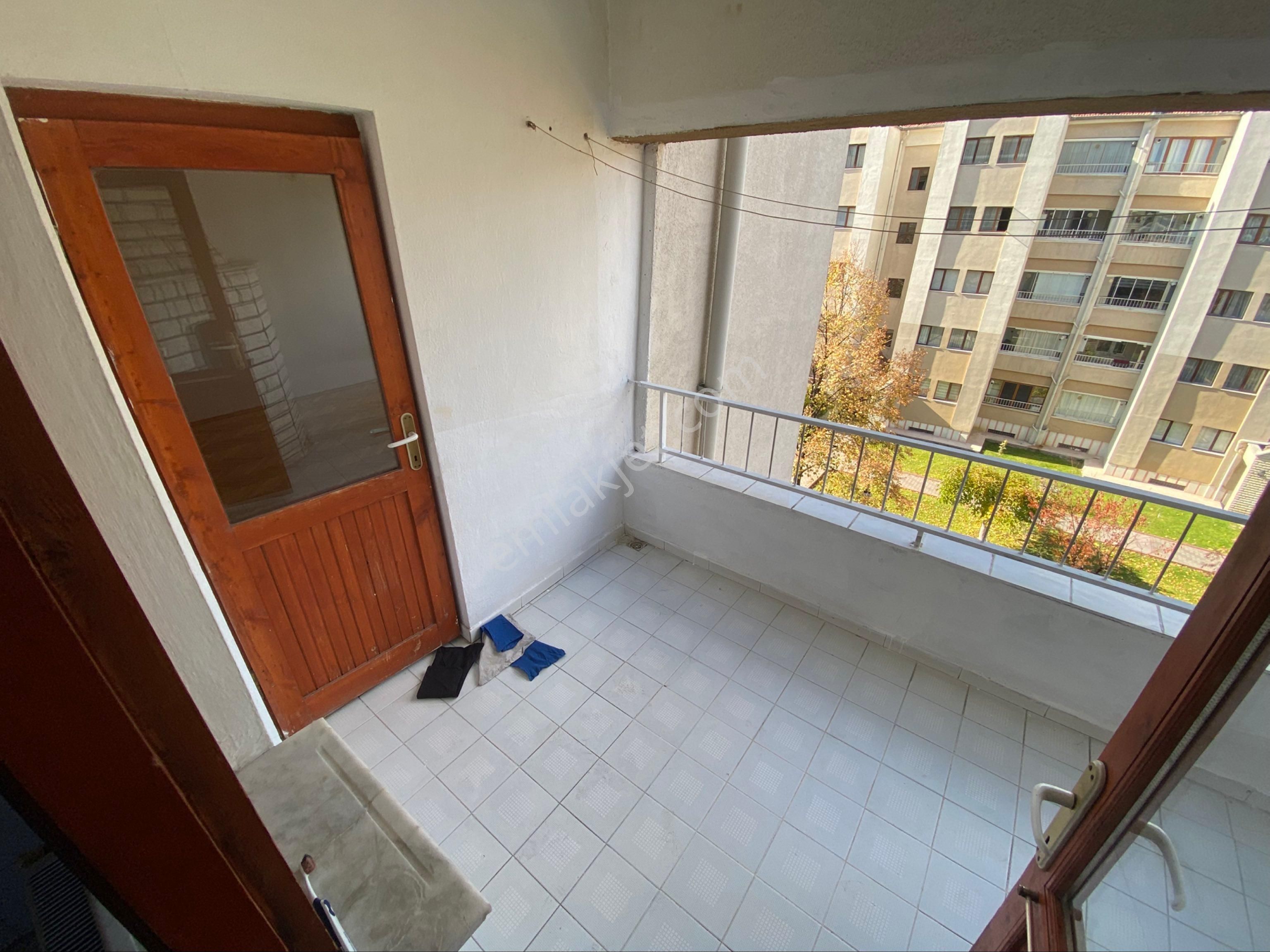 A L C Den Ay Yıldız 'da Ara Kat Siteiçi 3+1 Kiralık Daire - Görsel 3