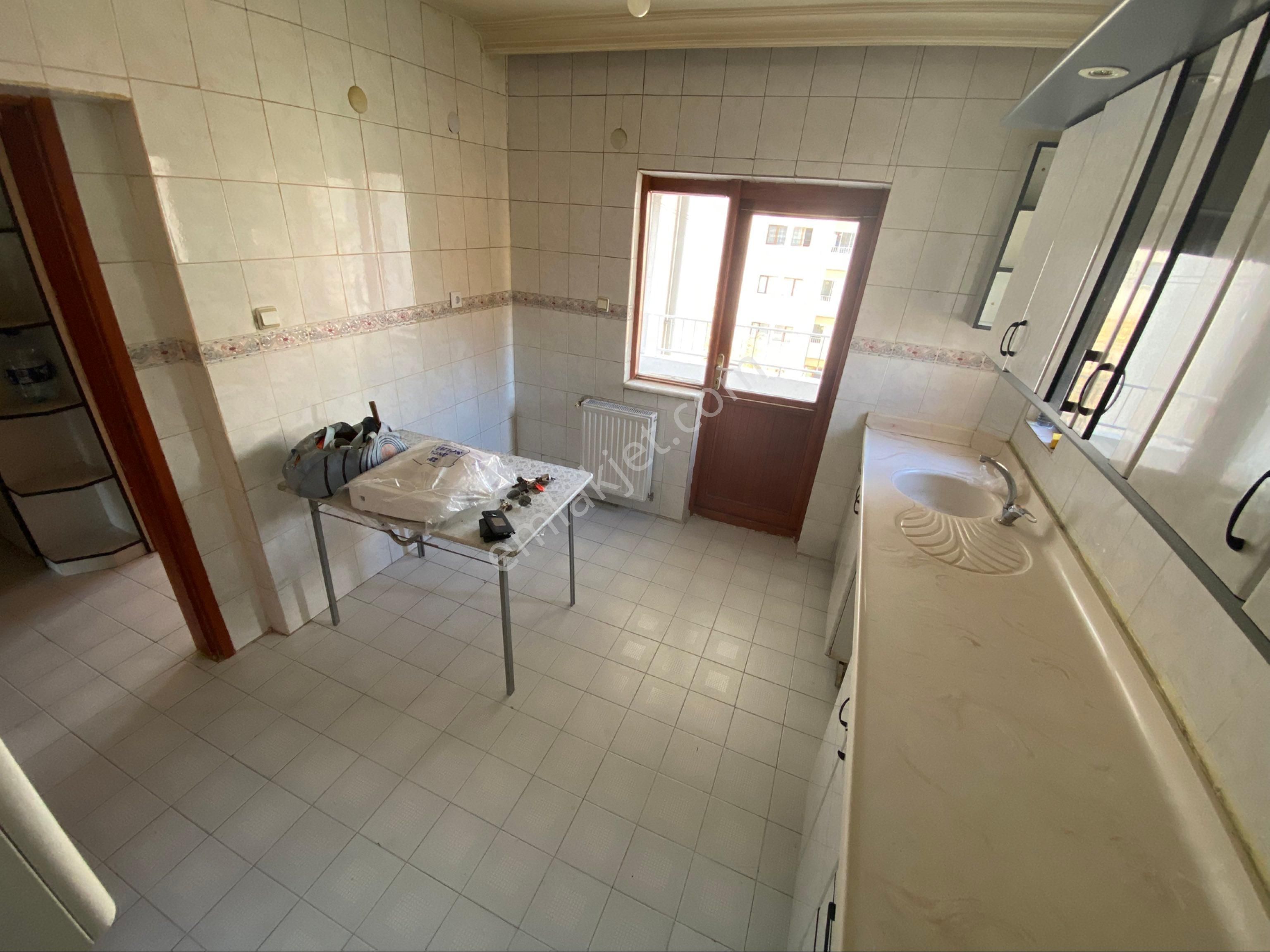 A L C Den Ay Yıldız 'da Ara Kat Siteiçi 3+1 Kiralık Daire - Görsel 2