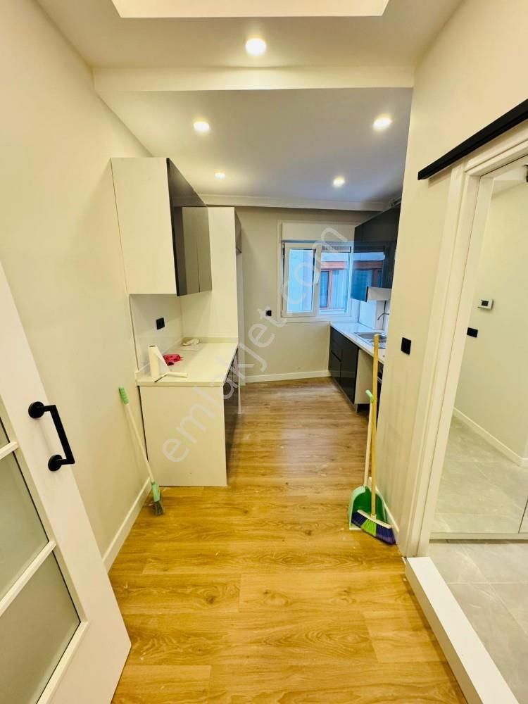 █ Konfor █ Altıntepe Minibüse 200 Mt Ön Cephe Ayrı Mutfaklı 3+1 - Görsel 12