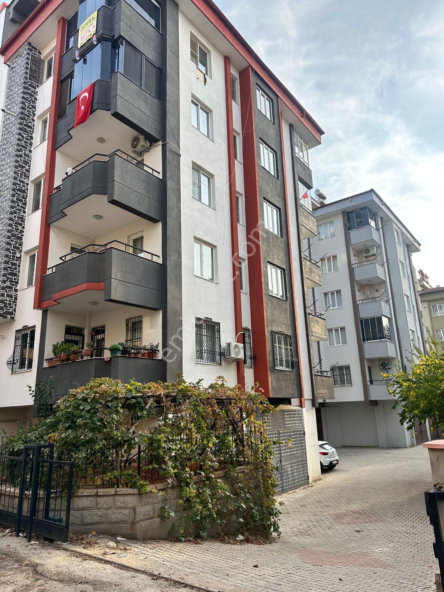 Binevler Mahallesinde Satılık 3+1 Bakımlı Asansörlü Daire - Görsel 23