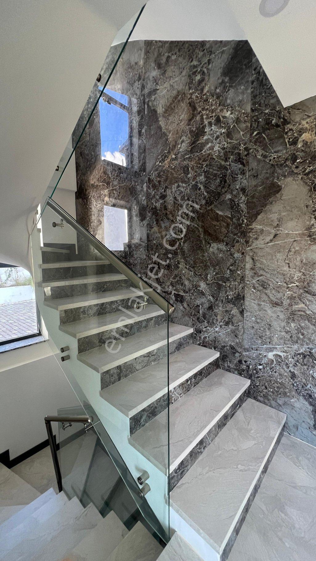 Deniz Manzaralı Eşyalı Satılık Villa - Görsel 7