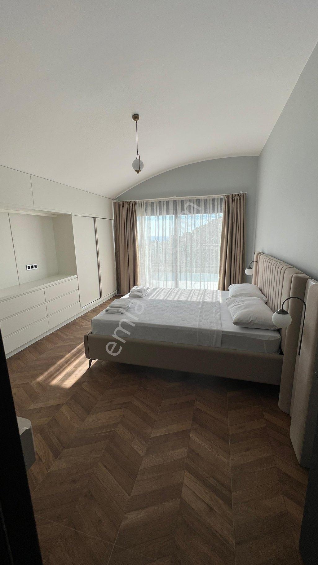 Deniz Manzaralı Eşyalı Satılık Villa - Görsel 19