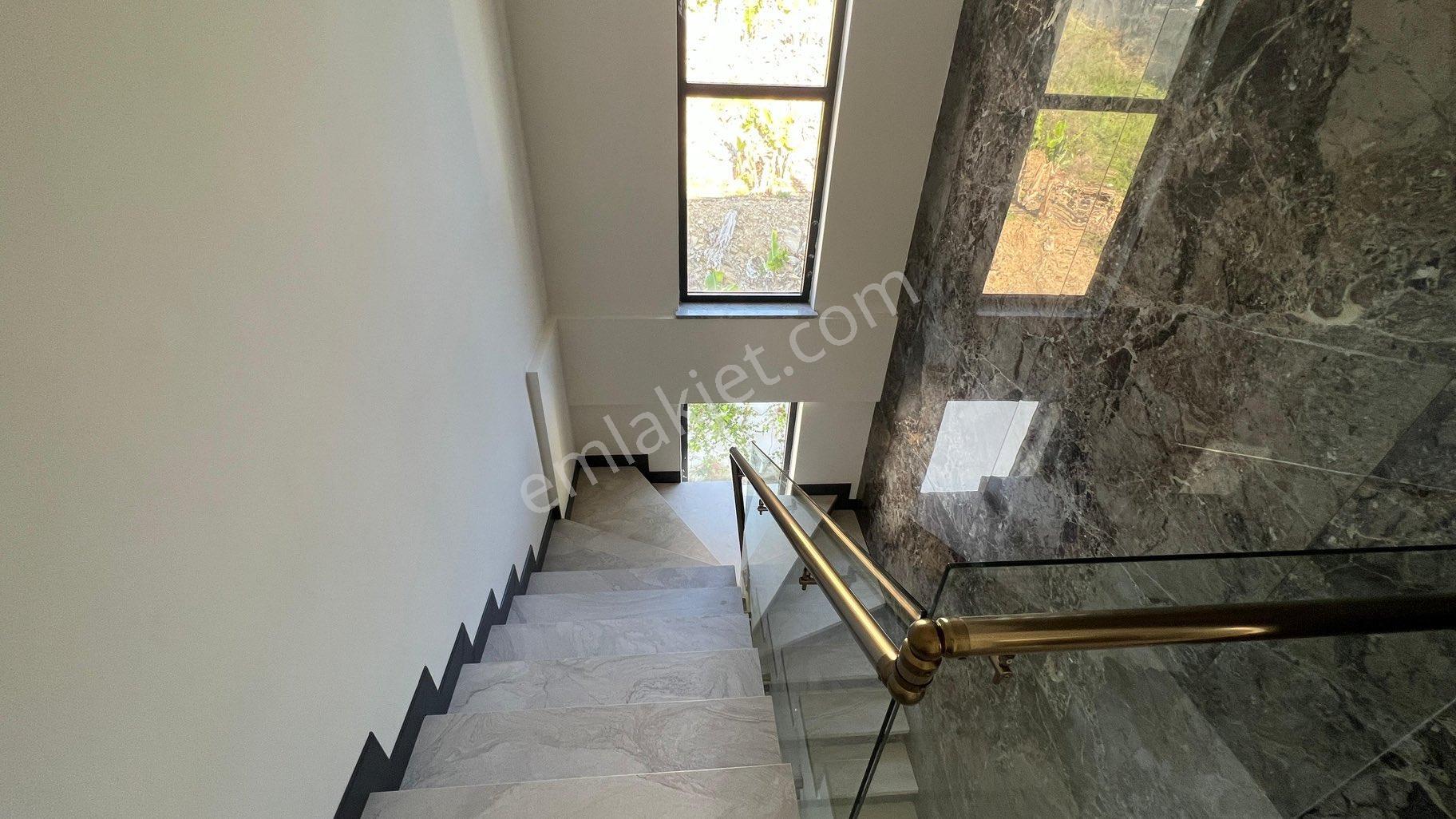 Deniz Manzaralı Eşyalı Satılık Villa - Görsel 17