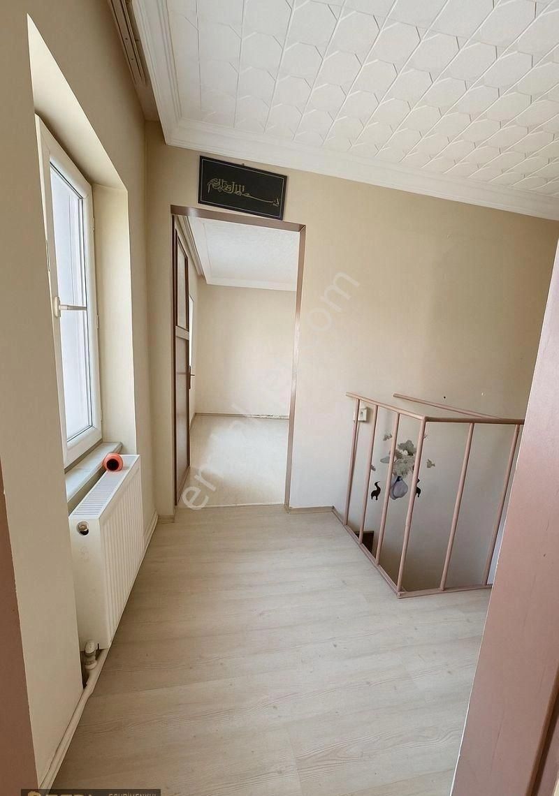🏡 Real'den Çınarlı Mahallesi’nde Merkezi Konumda, Bahçeli 2 Katlı Müstakil Ev! - Görsel 9