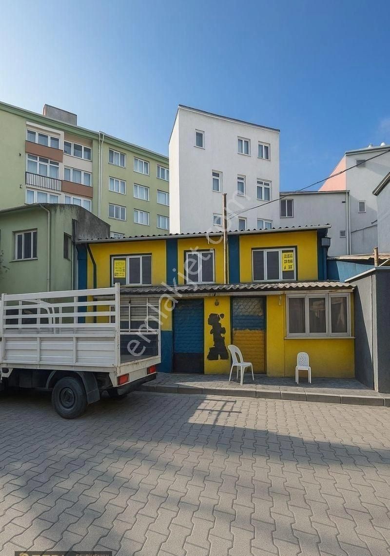 🏡 Real'den Çınarlı Mahallesi’nde Merkezi Konumda, Bahçeli 2 Katlı Müstakil Ev!