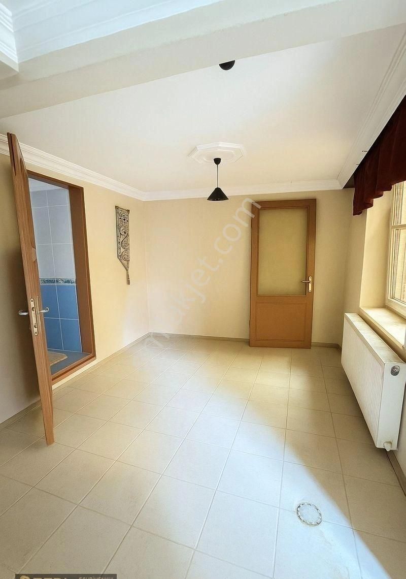 🏡 Real'den Çınarlı Mahallesi’nde Merkezi Konumda, Bahçeli 2 Katlı Müstakil Ev! - Görsel 4