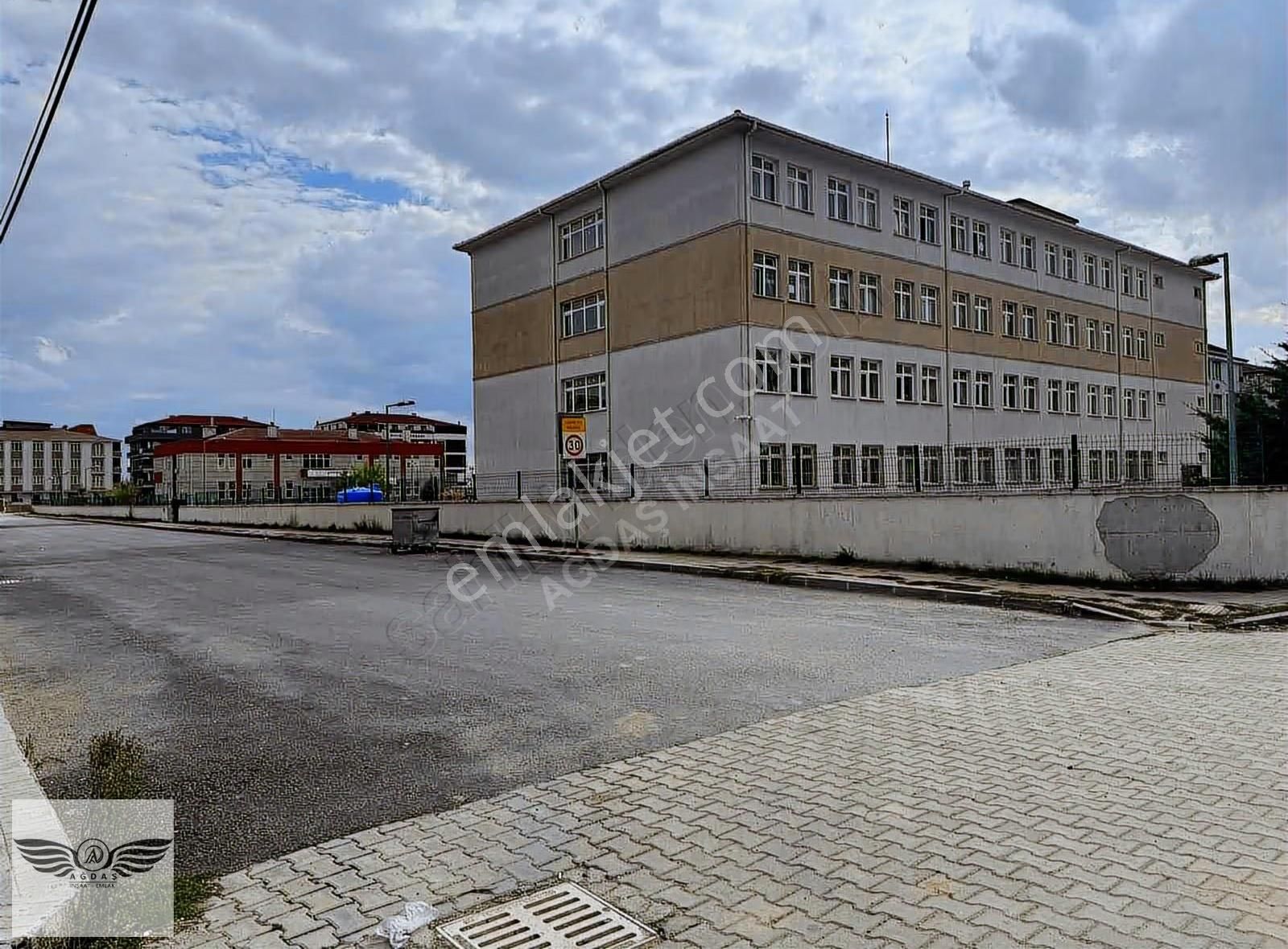 Merkezi Konumda 1+1 Ara Kat Sıfır Kat Mulkiyetli Satılık Daire - Görsel 15