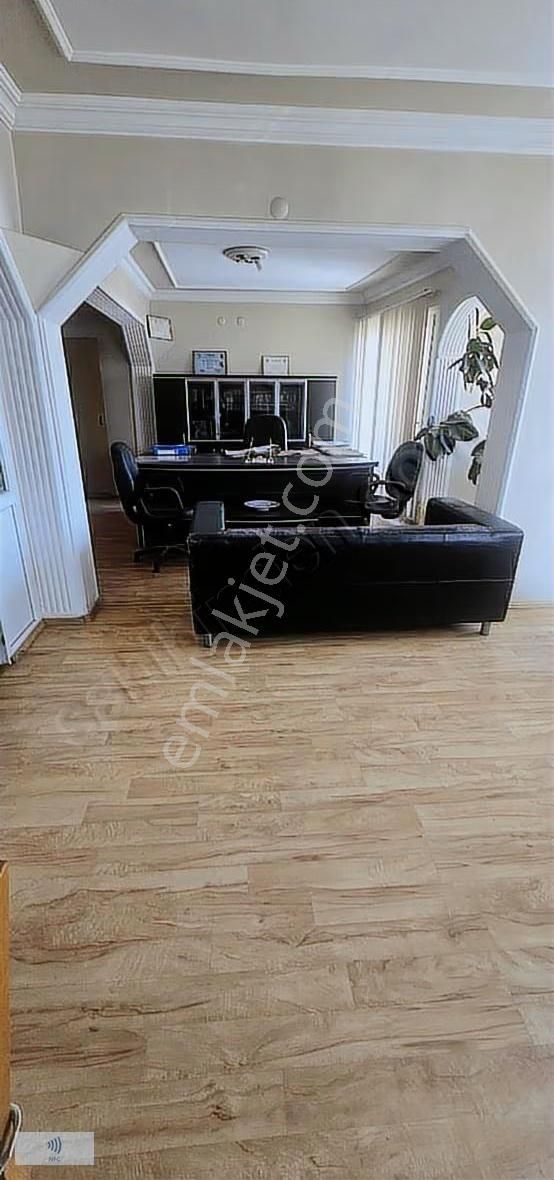 Menderes Merkezde Satılık İş Yeri Ve Ofis