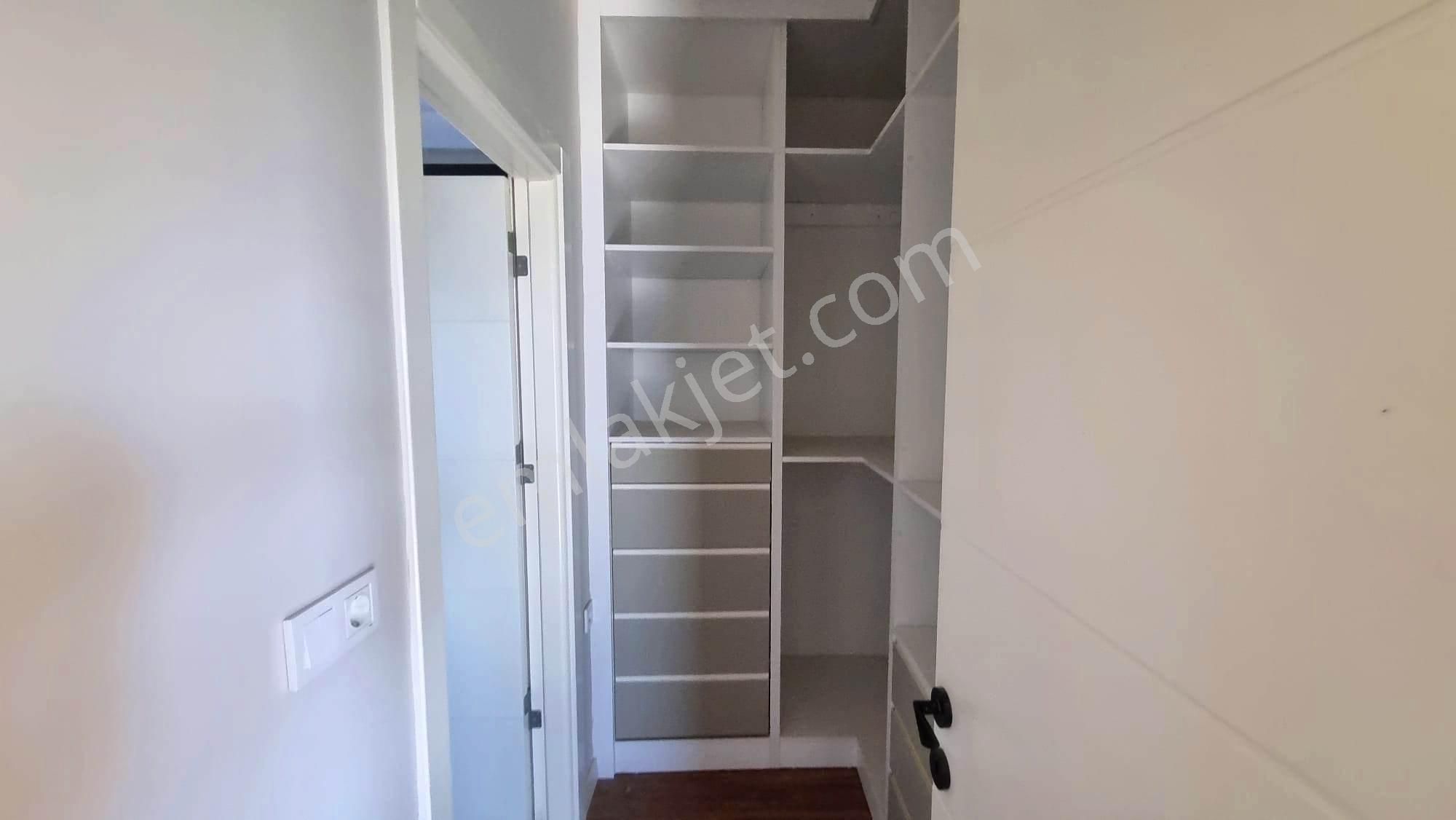 Yaylaköy'de Deniz Manzaralı Havuzlu 5+2 Müstakil Sıfır Villa - Görsel 19