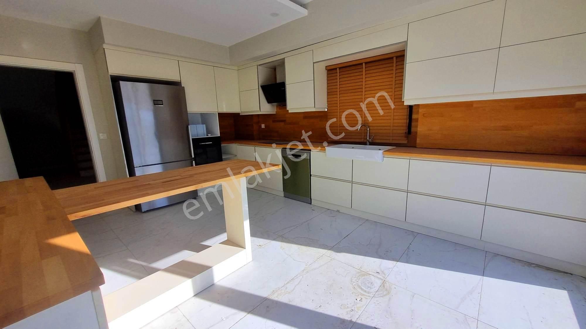 Yaylaköy'de Deniz Manzaralı Havuzlu 5+2 Müstakil Sıfır Villa - Görsel 24