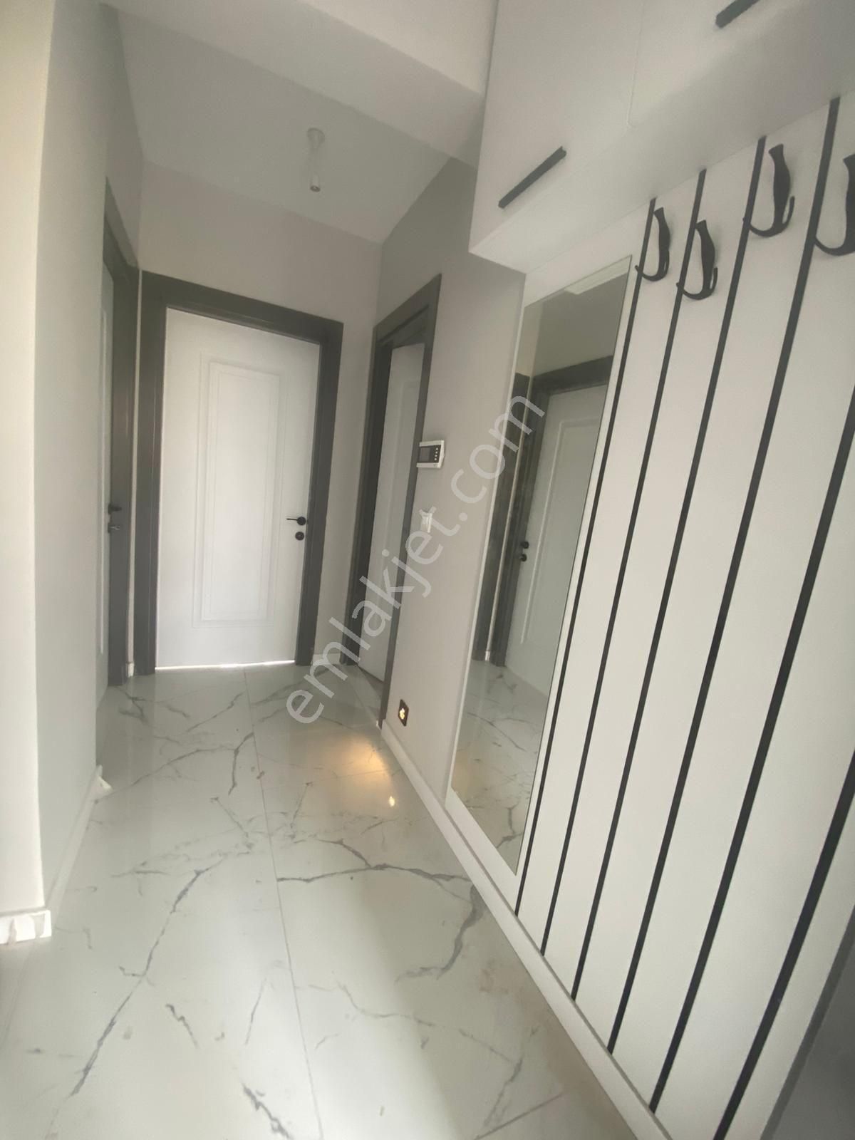 Esentepe Mahallesi Eğitimciler Caddesi Yakını Sırmalılar Sokak Dibi 2+0 Daire Satılıktır