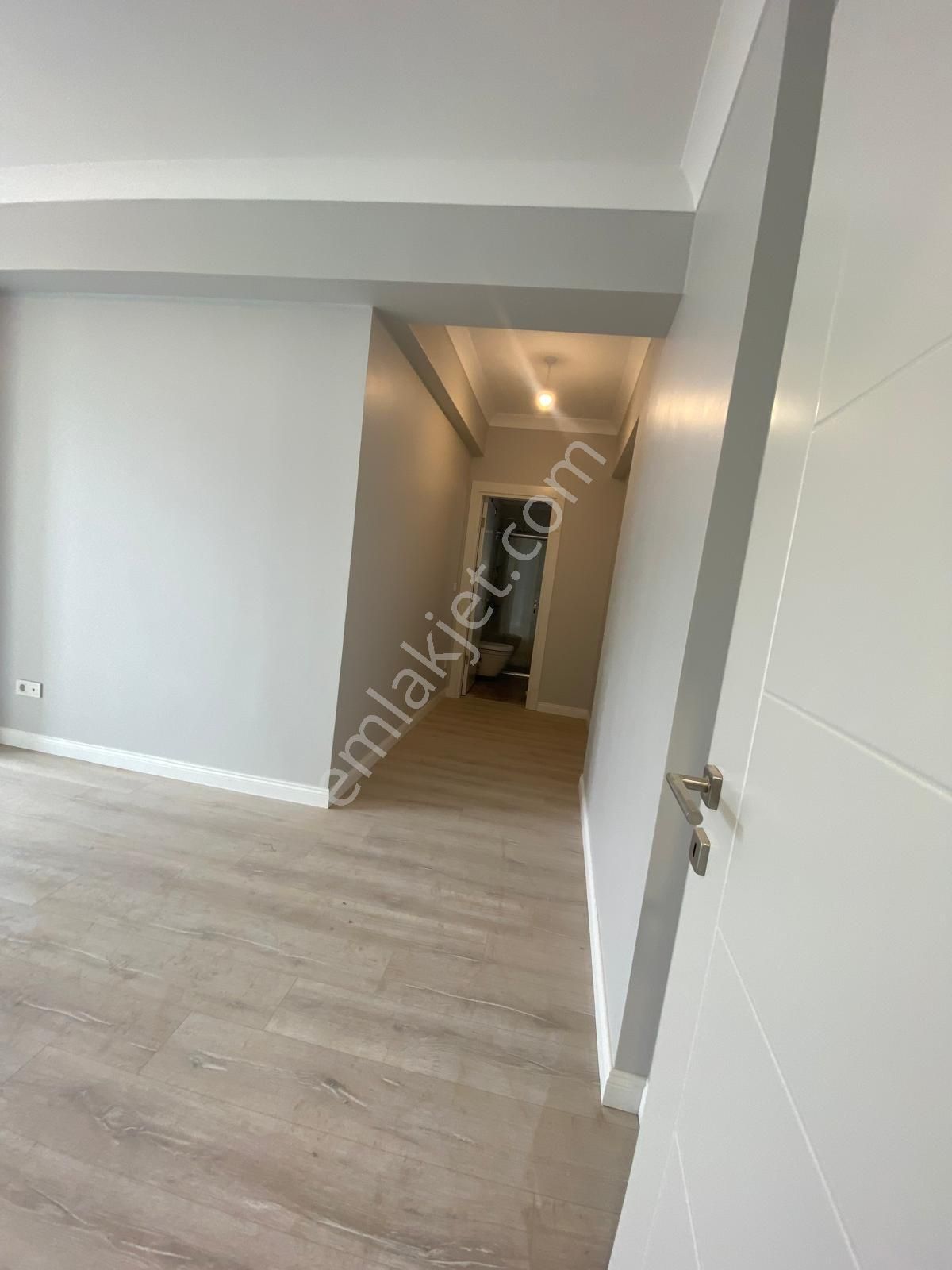 Bahçelievler Çalışlar Yakını Köşe Konumlu 5+2 Kiralık Daire - Görsel 14