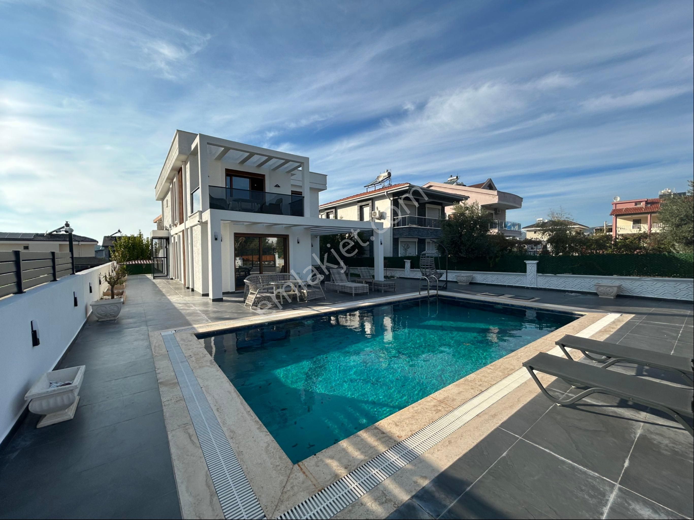 Didim Albükte Sahile Yakın Eşyalı 4+1 Lüks Villa - Görsel 7