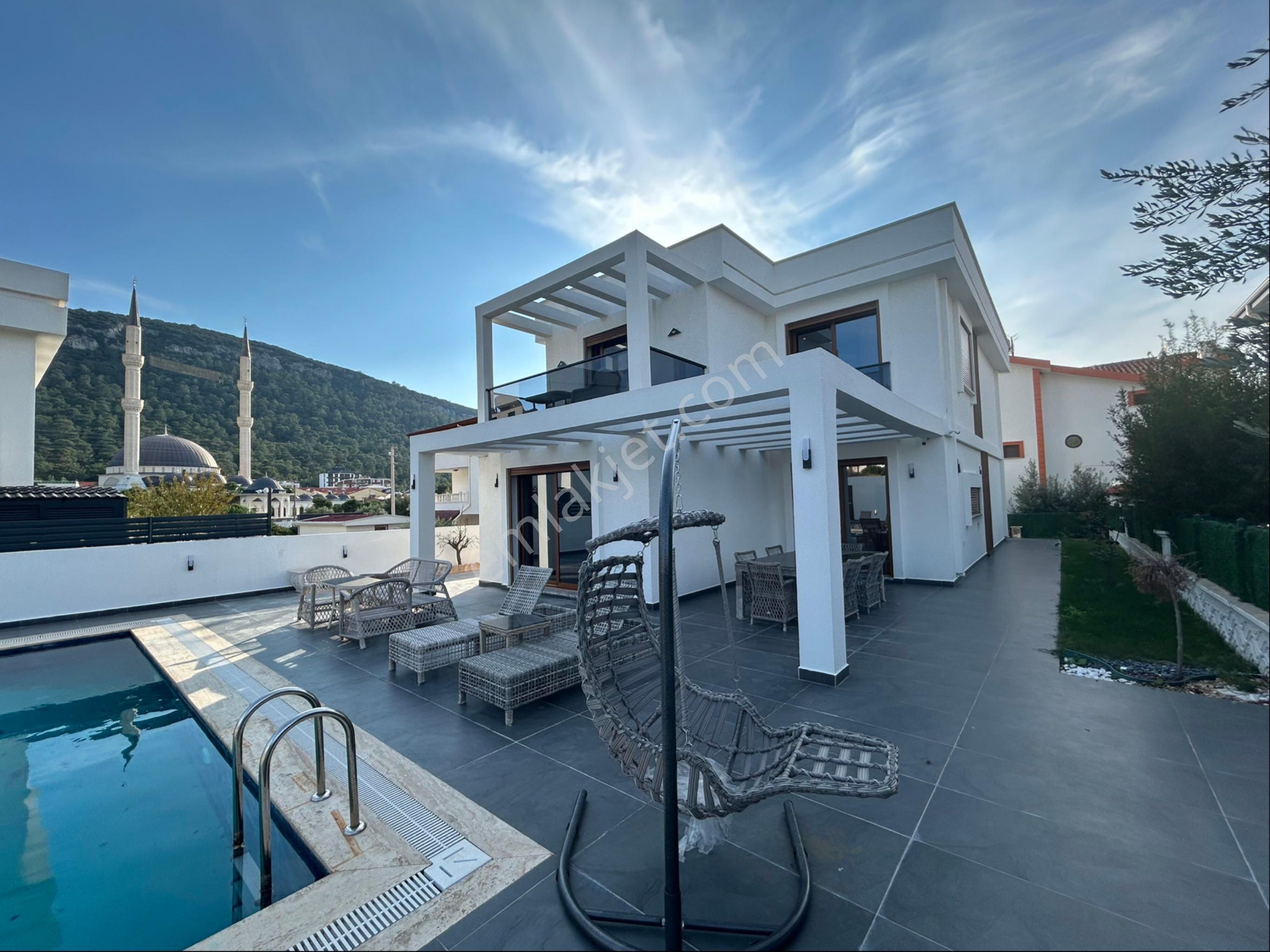 Didim Albükte Sahile Yakın Eşyalı 4+1 Lüks Villa - Görsel 6