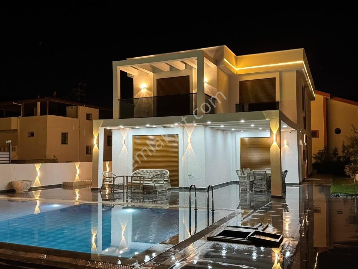 Didim Albükte Sahile Yakın Eşyalı 4+1 Lüks Villa - Görsel 32