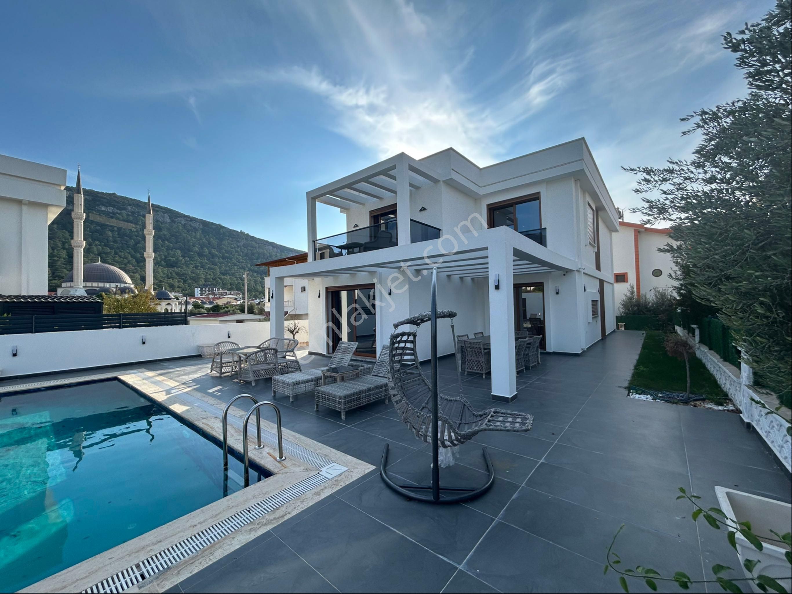 Didim Albükte Sahile Yakın Eşyalı 4+1 Lüks Villa - Görsel 8