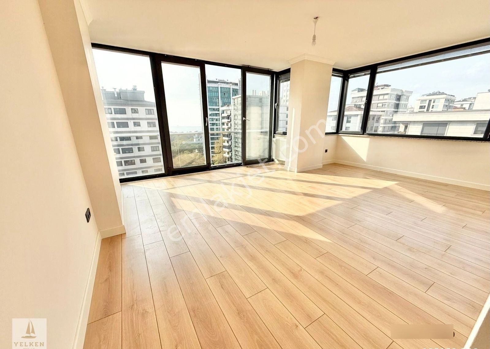 Caddebostan Bağdat'a 5.binada Kısmi Deniz Ve Park Manzaralı