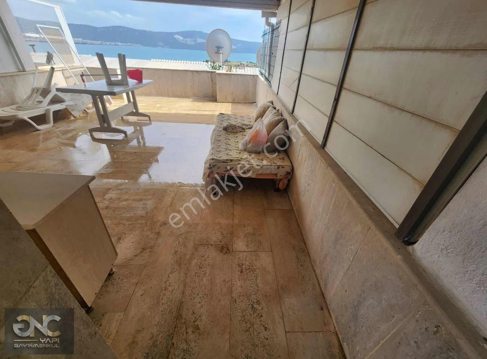 Denize Sıfır Site İçerisinde Bahçeli Yazlık - Görsel 3