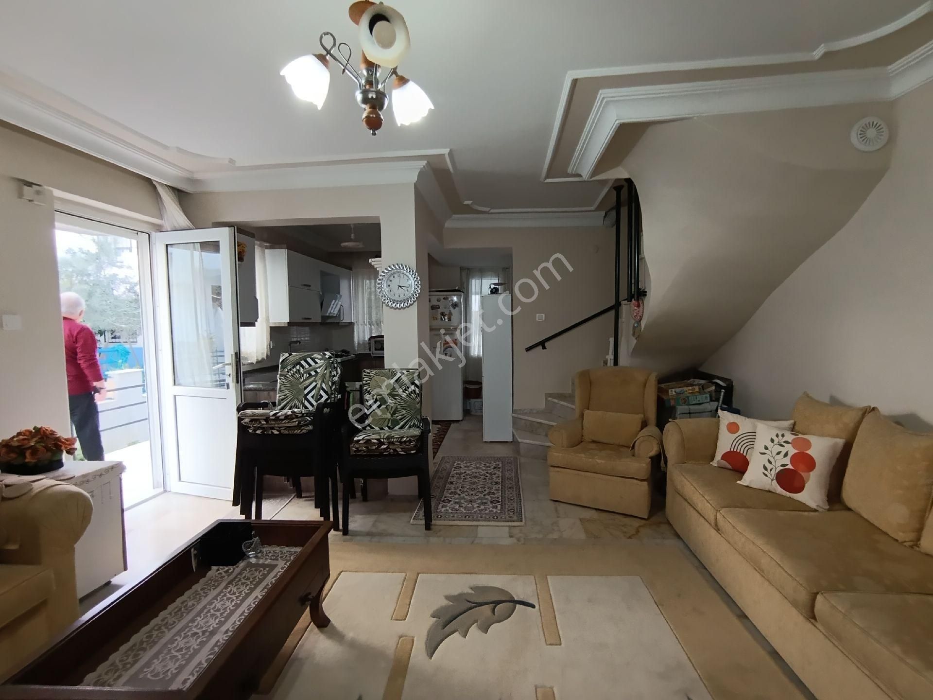 Karaova'da Yüzme Havuzlu Site İçinde 5+1 Satılık Villa - Görsel 8