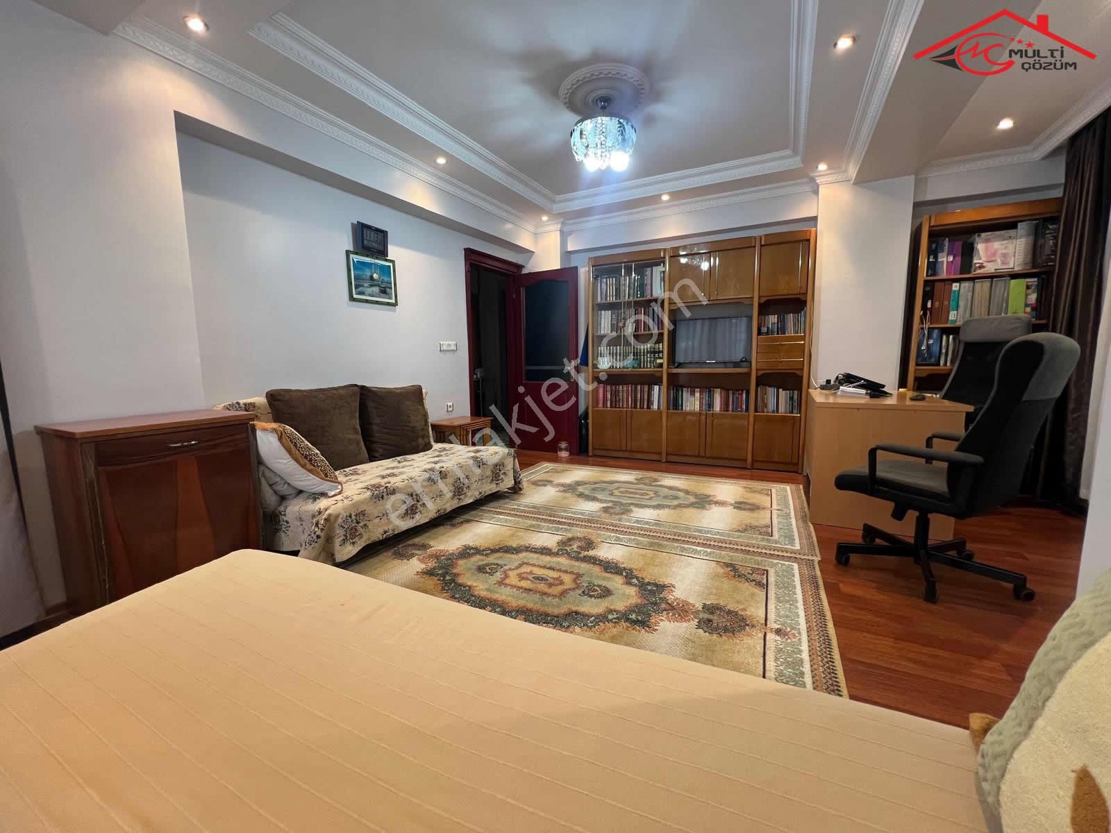 Yenibosna Zafer Mahallesinde Satılık Dubleks Daire 6+2 Asansörlü - Görsel 4