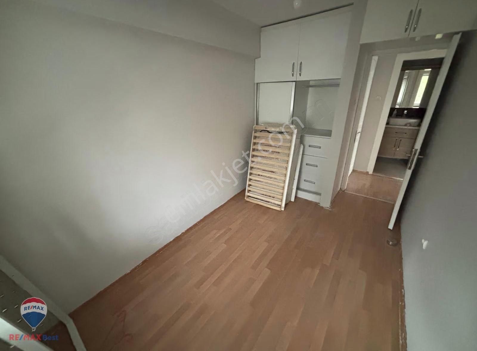 14 Hatay 154 Sokakta Aydınlık Tadilatlı Kiralık 3+1 Daire - Görsel 18