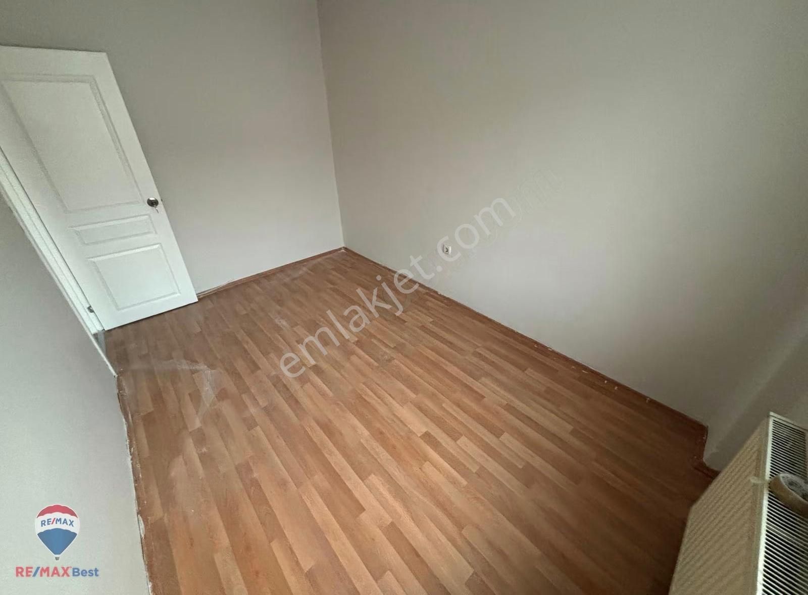 14 Hatay 154 Sokakta Aydınlık Tadilatlı Kiralık 3+1 Daire - Görsel 12