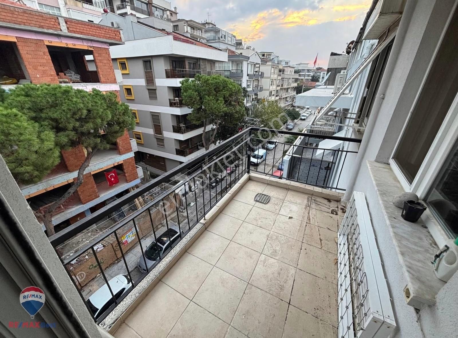 14 Hatay 154 Sokakta Aydınlık Tadilatlı Kiralık 3+1 Daire - Görsel 2