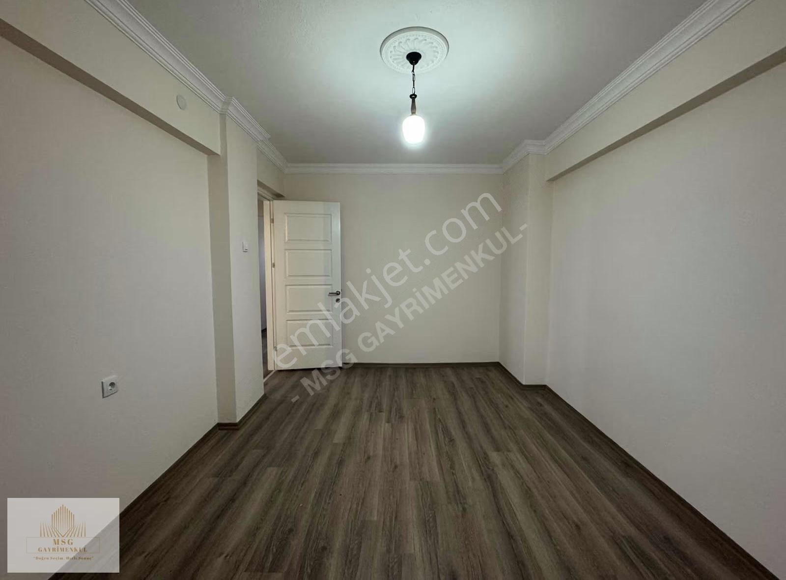 Msg'den Güzelyalıda Caddeye 100 Metre-bahçeli & Yüksek Giriş 2+1 - Görsel 17