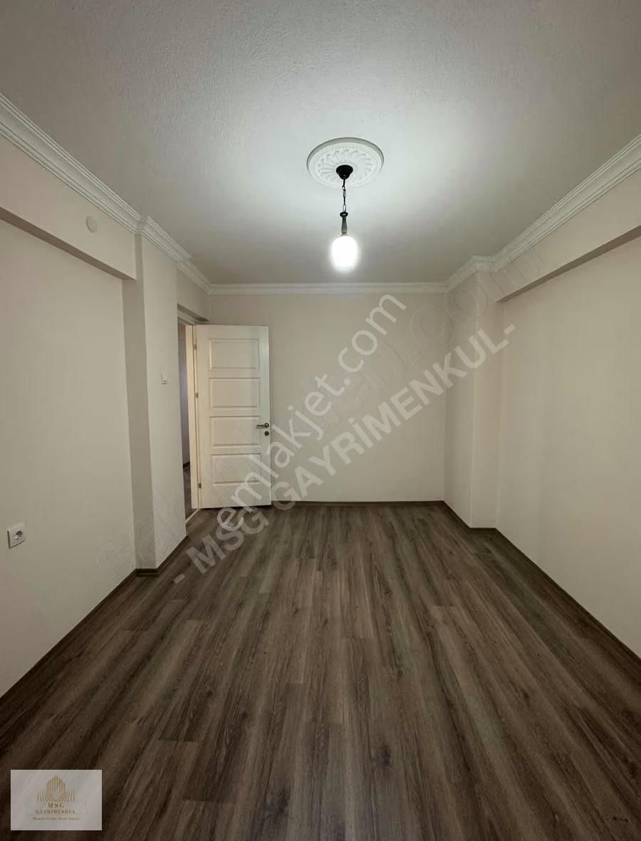 Msg'den Güzelyalıda Caddeye 100 Metre-bahçeli & Yüksek Giriş 2+1 - Görsel 33