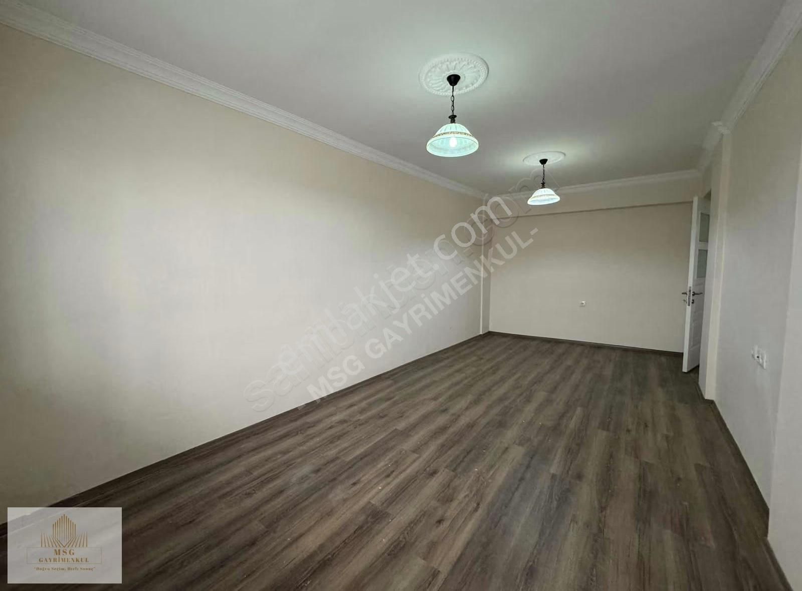 Msg'den Güzelyalıda Caddeye 100 Metre-bahçeli & Yüksek Giriş 2+1 - Görsel 7